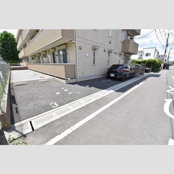 シャルマン301号室 駐車場