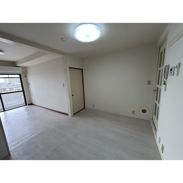 ホワイトパレス大宮402号室 内観