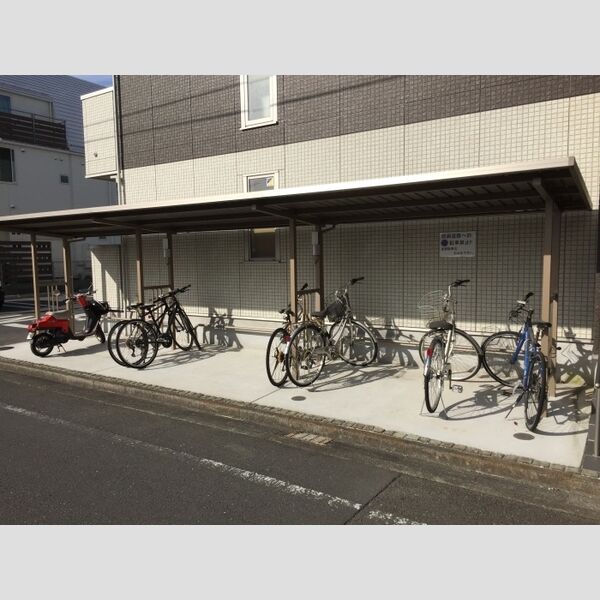 ドルチェヴィータ 屋根付き駐輪場