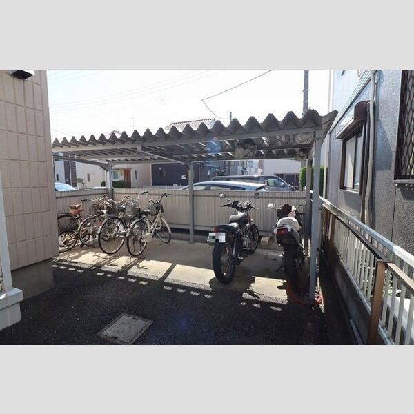 グランディール 駐輪場