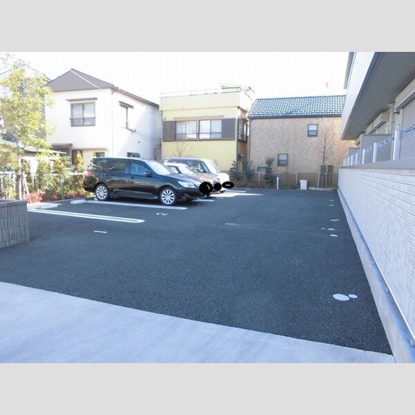 イーストエンジェル青山 駐車場