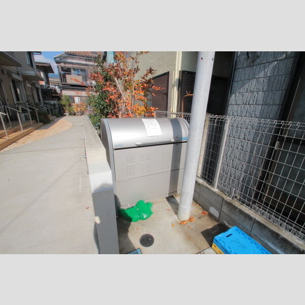 レユシール　イコウ 入居者専用ゴミ捨て場