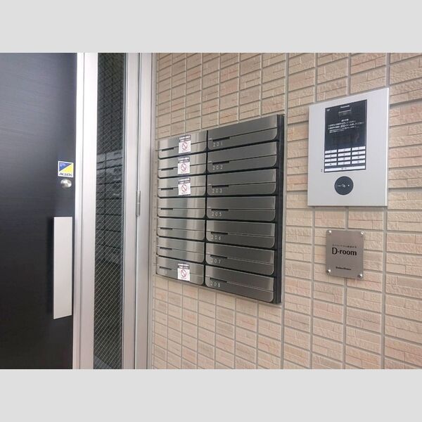 メイプルプレイス101号室 ロビーインターホン・集合ポスト