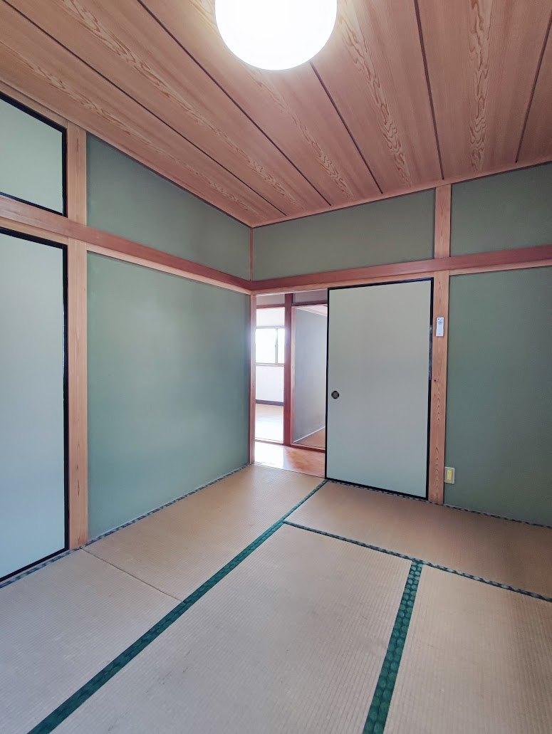伊勢原石田戸建 2F和室　ここも6畳　さらに4.5畳もあり 。表替えする