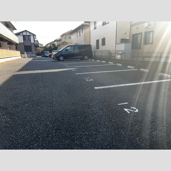 タムナスコート バルコニー側駐車場