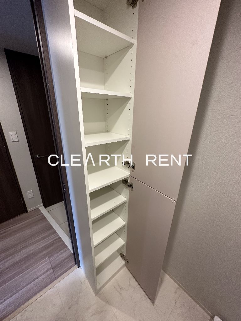 コンシェリア目黒本町 ＴＨＥ ＲＥＳＩＤＥＮＣＥ3階 パウダールームにはリネン庫を設置