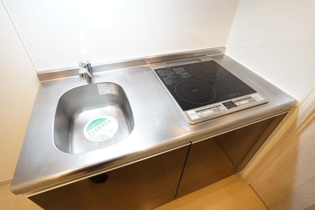 マーベラス鶯谷1階 システムキッチン（2口IHコンロ）