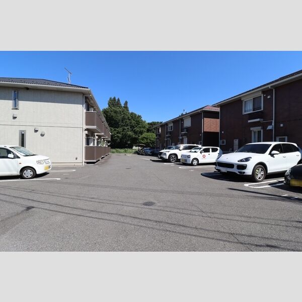 シャインハイツ 駐車場