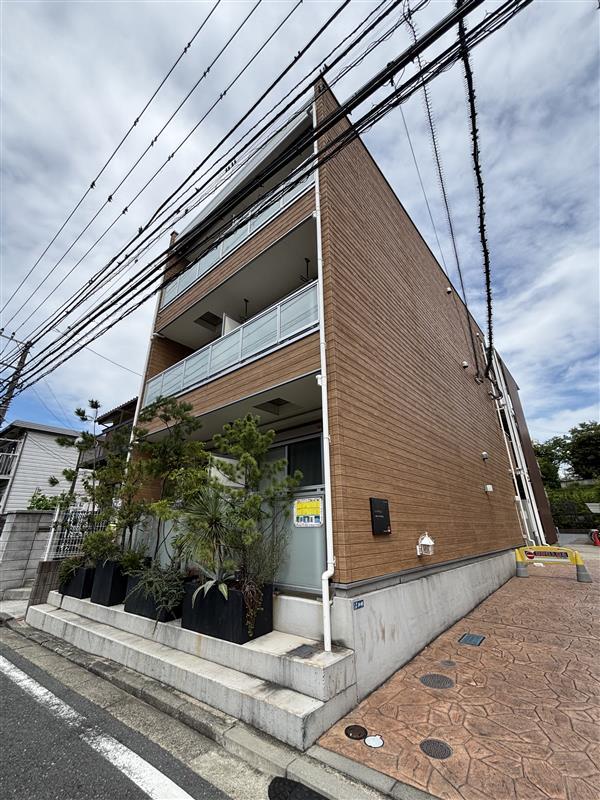 リブリ・コーワハイム3階 外観