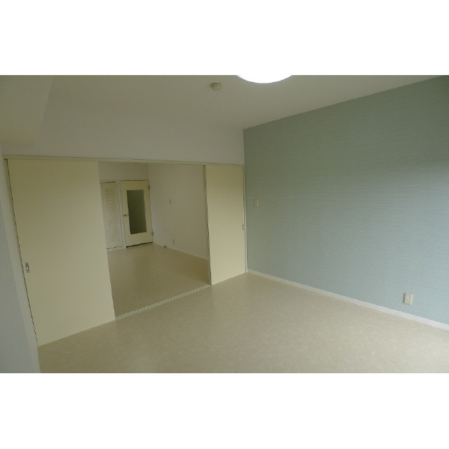 シーサイドビラ鵠沼0201号室 リビング