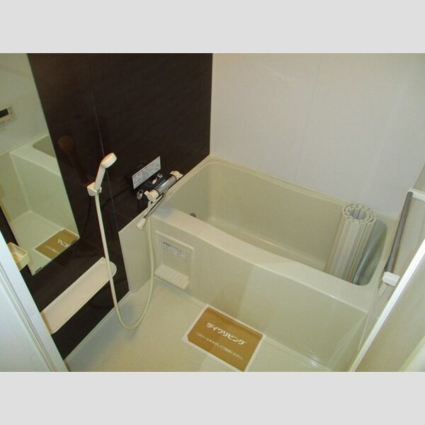 comorebi201号室 バス