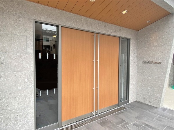 ロイジェント上野桜木 エントランス