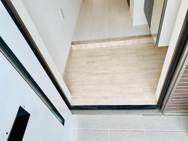 リバーウェル103号室 玄関