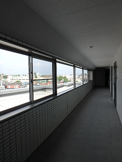 ガーラ上板橋グランドステージ3階 共用廊下