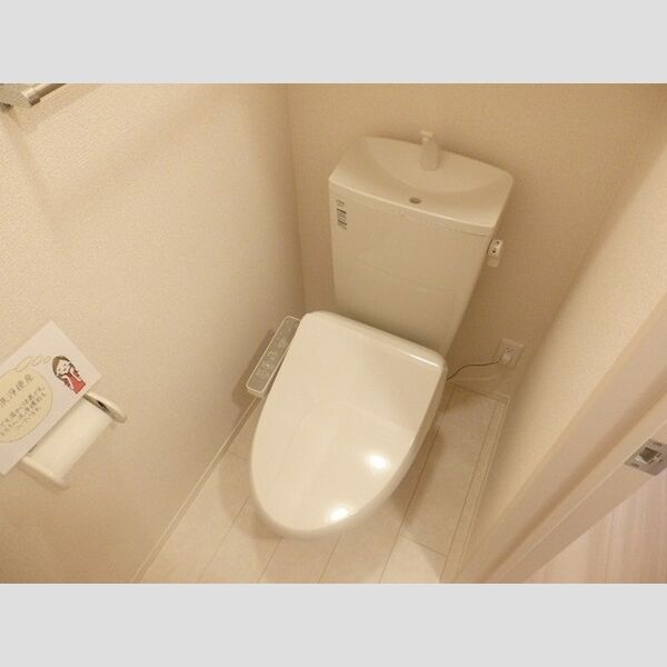 カーサマレ106号室 温水洗浄暖房便座