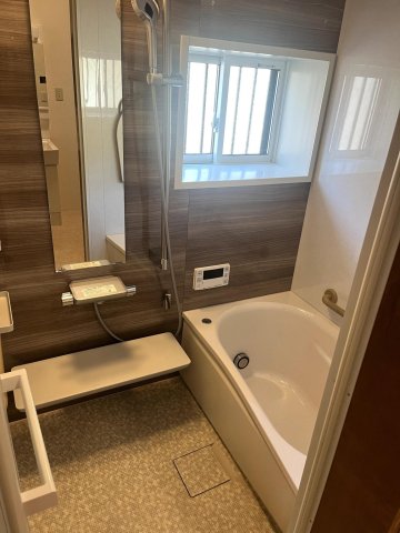 日向和田1丁目 浴室も数年前にリフォーム済みでジャグジー機能付き！