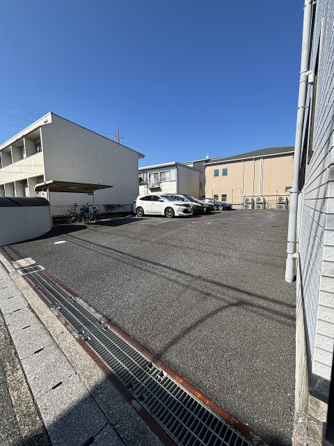 アルジェノン(E-092) 駐車場