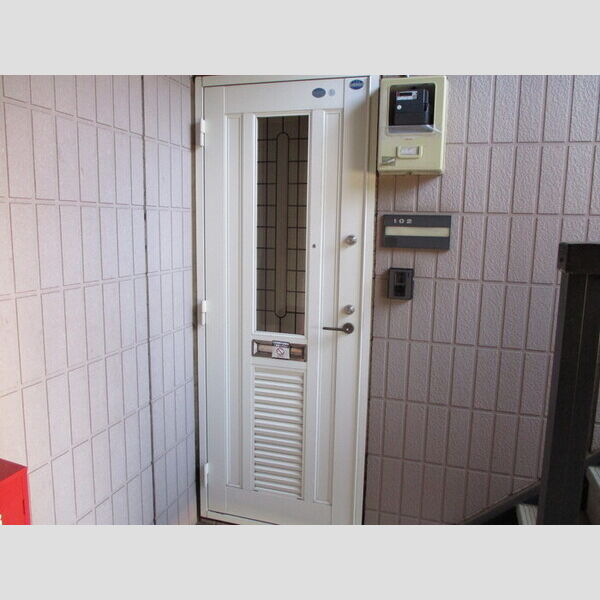 ヴィラフォーレ　B B102(玄関)