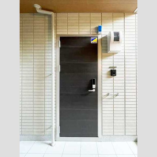 カーサ ルビア105号室 玄関