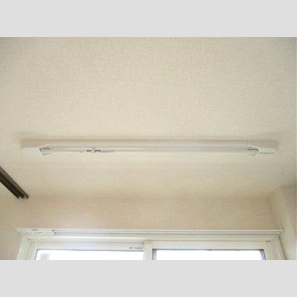 オーガスタハイツ202号室 室内物干し