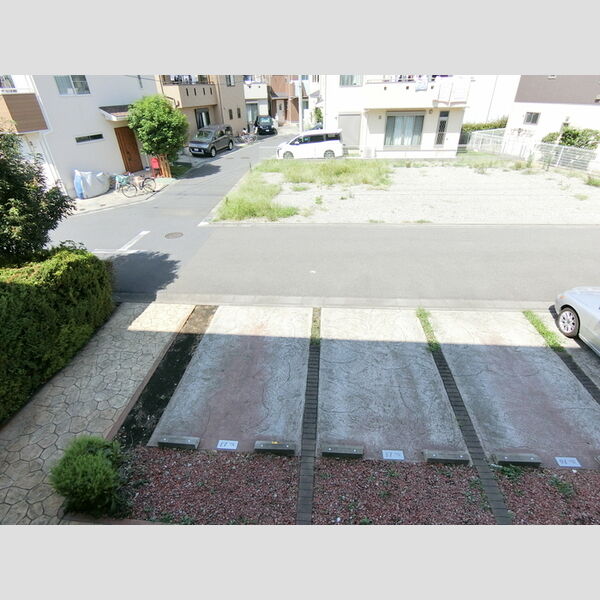 スワロウテイルF201号室 駐車場