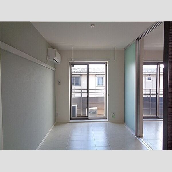 ラッフルズ302号室 洋室