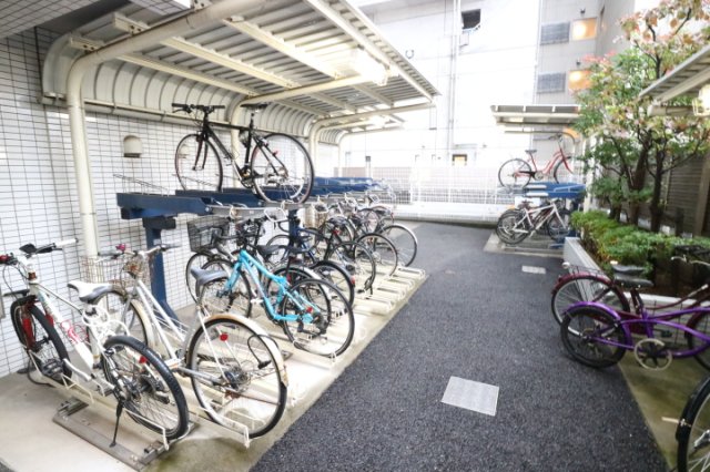 プライムアーバン四谷外苑東1501号室 無料の自転車駐輪場　要申請ステッカー配布　区画指定なし　