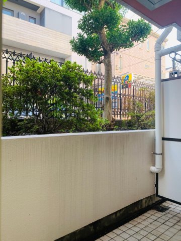 ミリオンコート神楽坂 南面で陽差しが明るいです