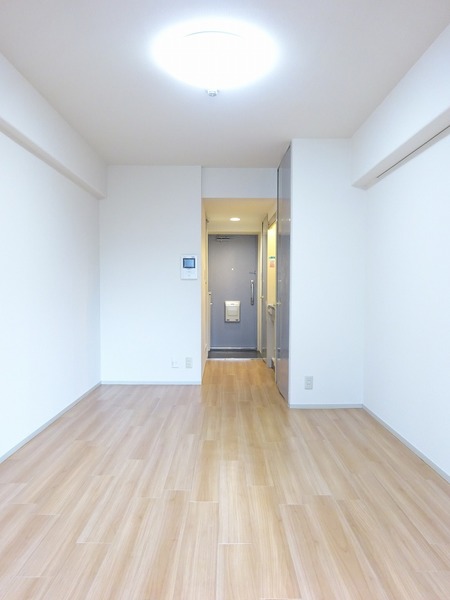 メイツ伊勢佐木長者町402号室 リビング