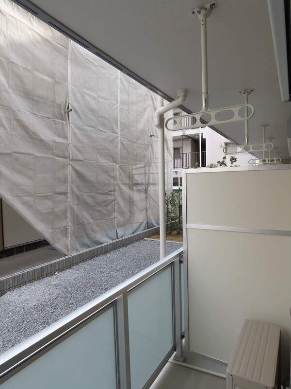 リブリ・June KALUNASIA バルコニー