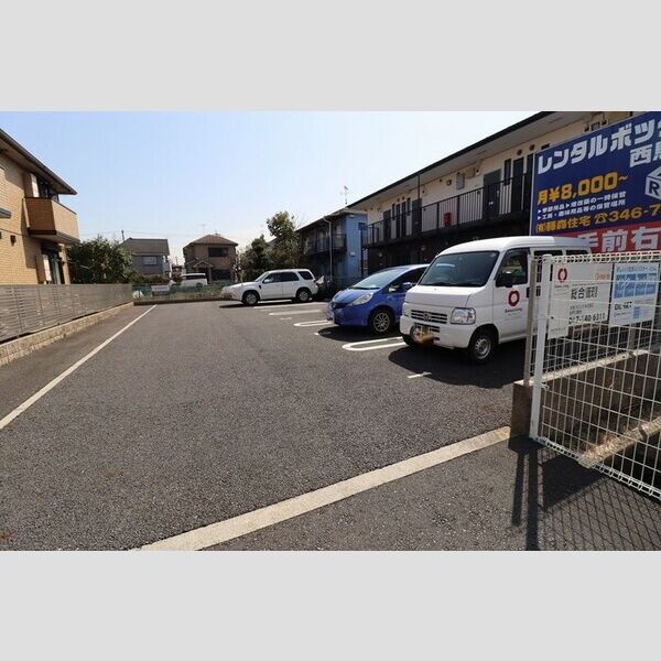 ウエストパーク藤 駐車場