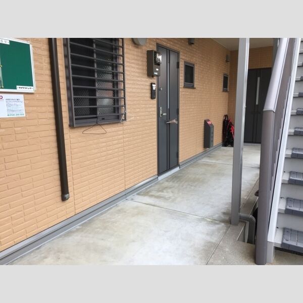 グランシャリオ 1階玄関前共用廊下