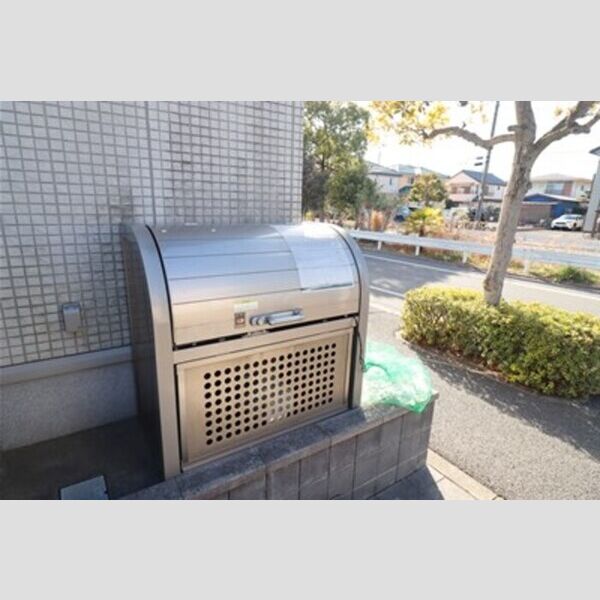 Bella Luce (ベラルーチェ) ゴミ置き場