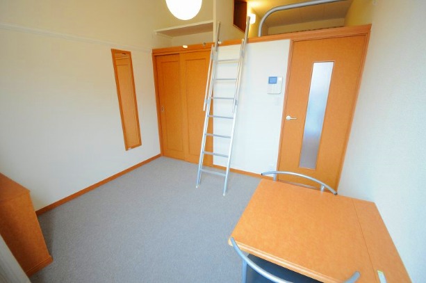 レオパレスシャルマンⅡ リビング