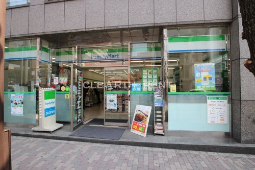グラーサ西麻布2階 【コンビニエンスストア】ファミリーマート 西麻布三丁目店まで549ｍ