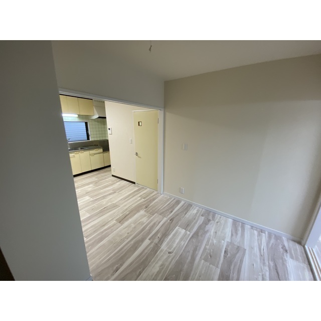 ロイヤルハイツ大島303号室 内観