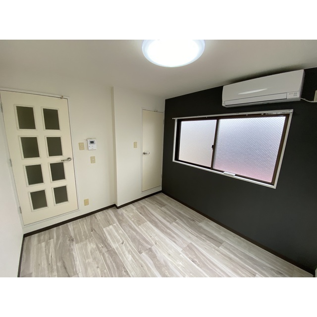 シャンブル・ドゥ・ヨコハマ401号室 リビング