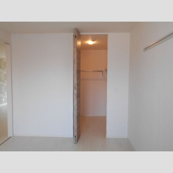 アゼリア松戸211号室 クローゼット