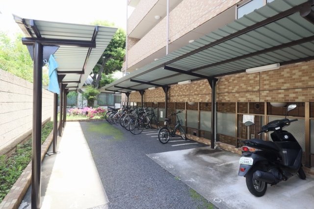 ロアール高円寺3階 駐輪場