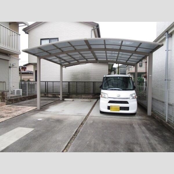 コリーヌ　A棟 駐車場