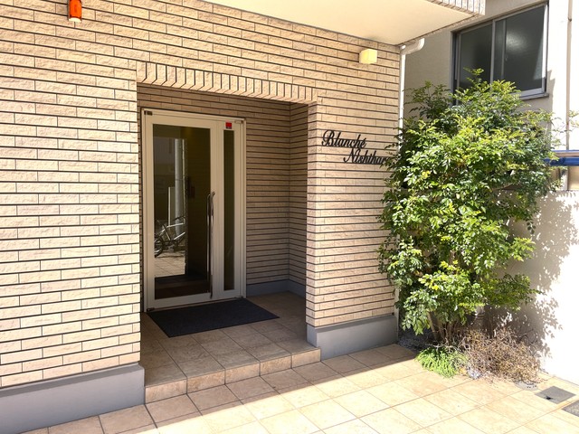ブランシェ西原 エントランス