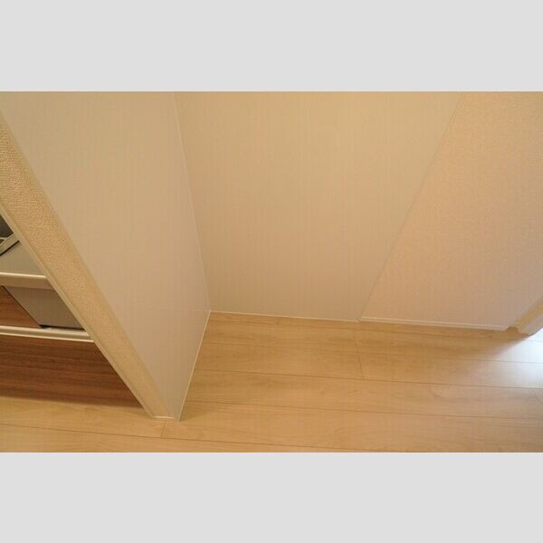 エムズ　バーレイ湘南平塚 キッチン横に冷蔵庫を置くスペースがあります