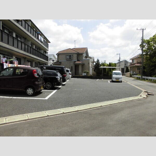 マースピア301号室 駐車場