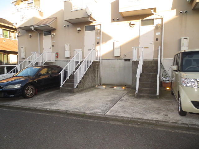 フェリース舞岡 ※各号室の前に一台付です