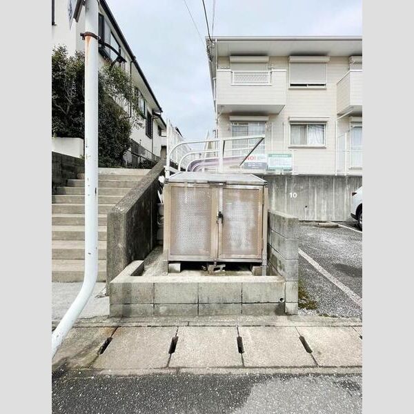 クリスタルパレス203号室 ゴミ置き場