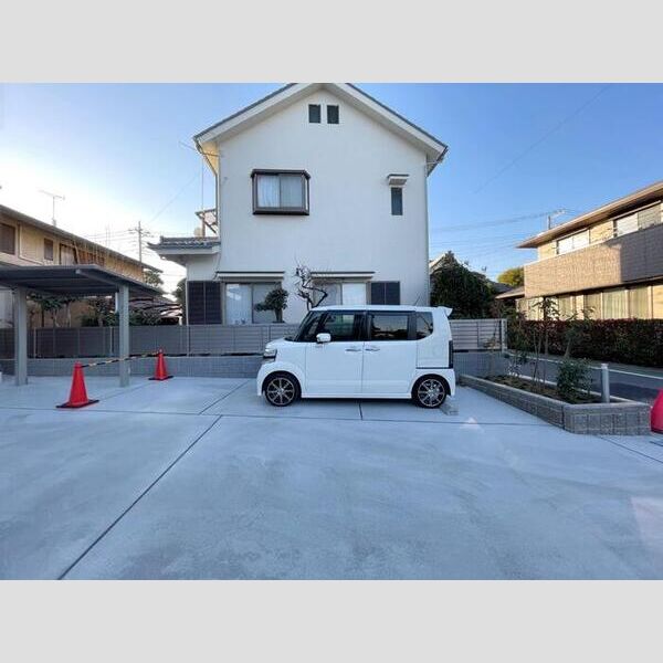 Nanaichi Fiore 駐車場