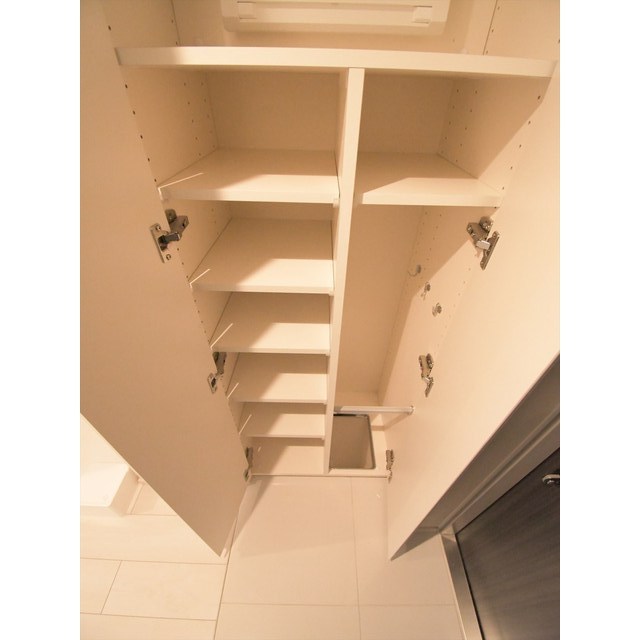 ラクレイス横濱関内0609号室 内観