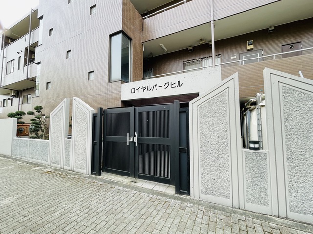 ロイヤルパークヒル エントランス