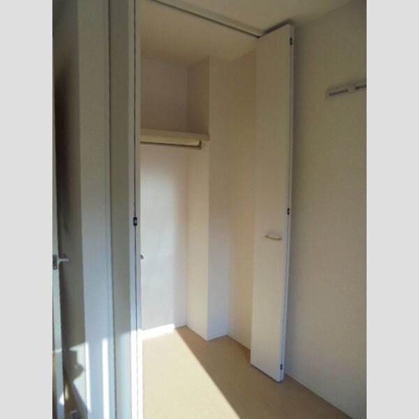 ザーパト・ポーリェ102号室 収納