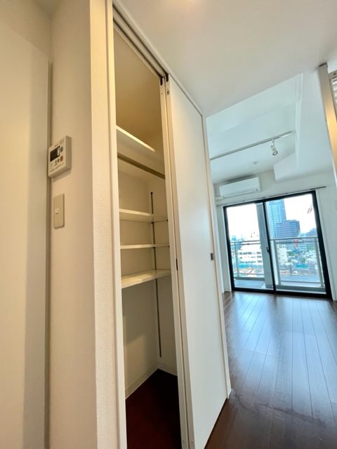 レジディア市谷薬王寺8階 収納